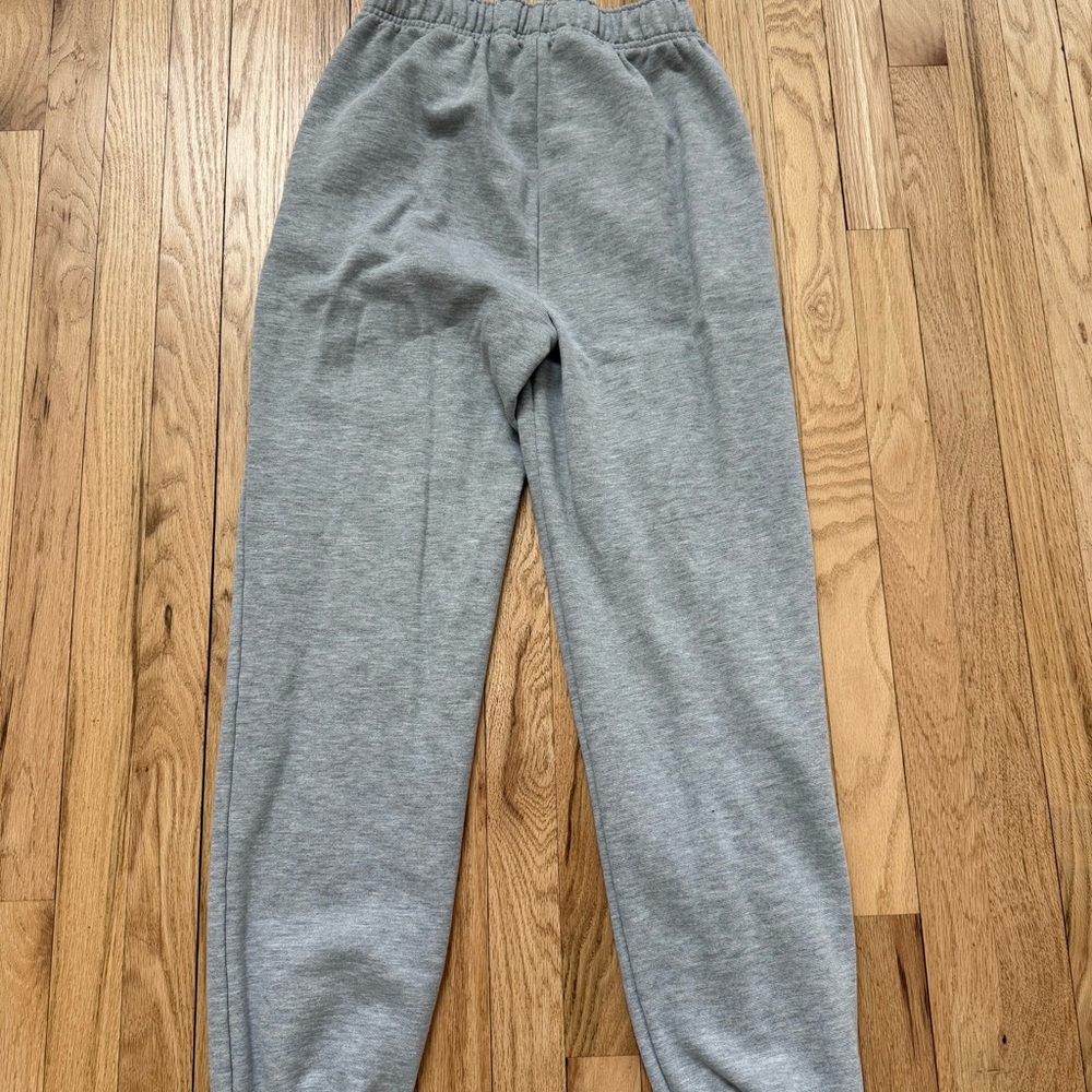ALO Yoga Accolade Sweatpants in Athletic Gray - Picture 6 of 8